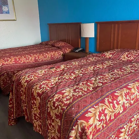 Clover Inn And Suites